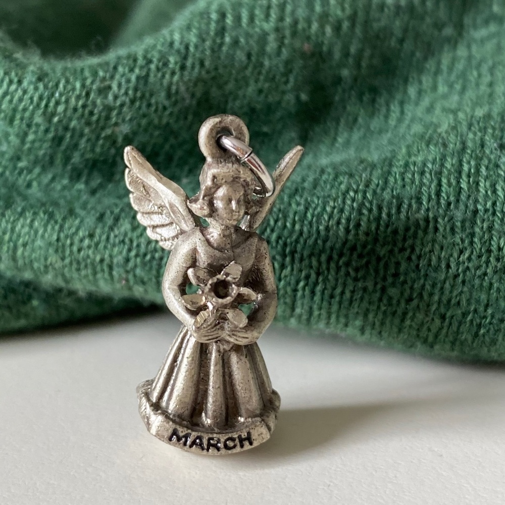 VTG I Creed I STG March Birthday Angel Jonquil Flower Charm